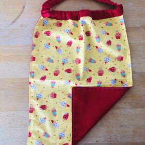 Serviette de cantine en coton avec un côté imprimé et élastique, idéale pour les enfants en maternelle, pratique et lavable