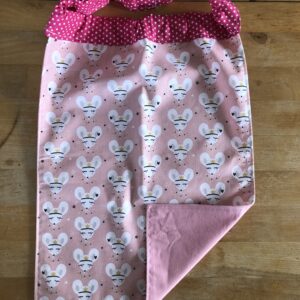 Serviette de cantine en coton avec un côté imprimé et élastique, idéale pour les enfants en maternelle, pratique et lavable