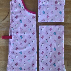 Kit maternelle Maman Cactus comprenant des draps en coton biologique, un tablier pratique et un sac à goûter coloré, pour accompagner les enfants à l'école.