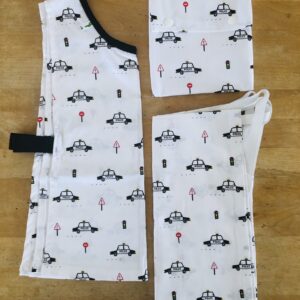 Kit maternelle Maman Cactus comprenant des draps en coton biologique, un tablier pratique et un sac à goûter coloré, pour accompagner les enfants à l'école.