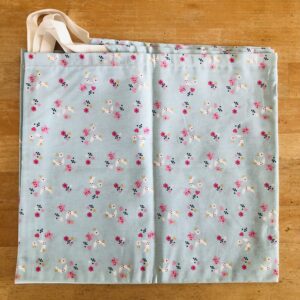 Draps en coton pour maternelle, doux et colorés, conçus pour assurer confort et sécurité durant les siestes des enfants.