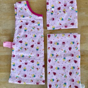 Kit maternelle Maman Cactus comprenant des draps en coton biologique, un tablier pratique et un sac à goûter coloré, pour accompagner les enfants à l'école.
