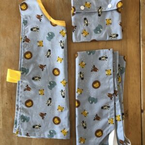 Kit maternelle Maman Cactus comprenant des draps en coton biologique, un tablier pratique et un sac à goûter coloré, pour accompagner les enfants à l'école.