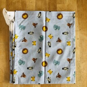 Draps en coton pour maternelle, doux et colorés, conçus pour assurer confort et sécurité durant les siestes des enfants.