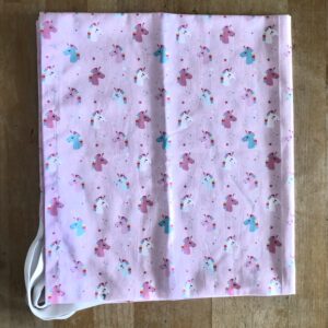 Draps en coton pour maternelle, doux et colorés, conçus pour assurer confort et sécurité durant les siestes des enfants.