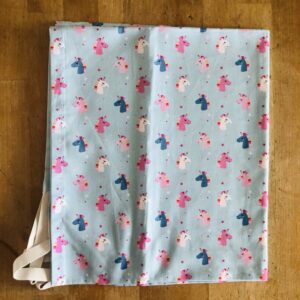 Draps en coton pour maternelle, doux et colorés, conçus pour assurer confort et sécurité durant les siestes des enfants.