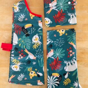 Kit maternelle Maman Cactus comprenant des draps en coton biologique, un tablier pratique et un sac à goûter coloré, pour accompagner les enfants à l'école.