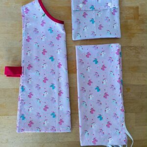Kit maternelle Maman Cactus comprenant des draps en coton biologique, un tablier pratique et un sac à goûter coloré, pour accompagner les enfants à l'école.