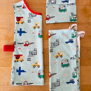 Kit maternelle Maman Cactus comprenant des draps en coton biologique, un tablier pratique et un sac à goûter coloré, pour accompagner les enfants à l'école.